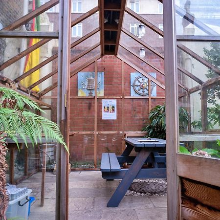 Lotus Guesthouse London Exterior photo