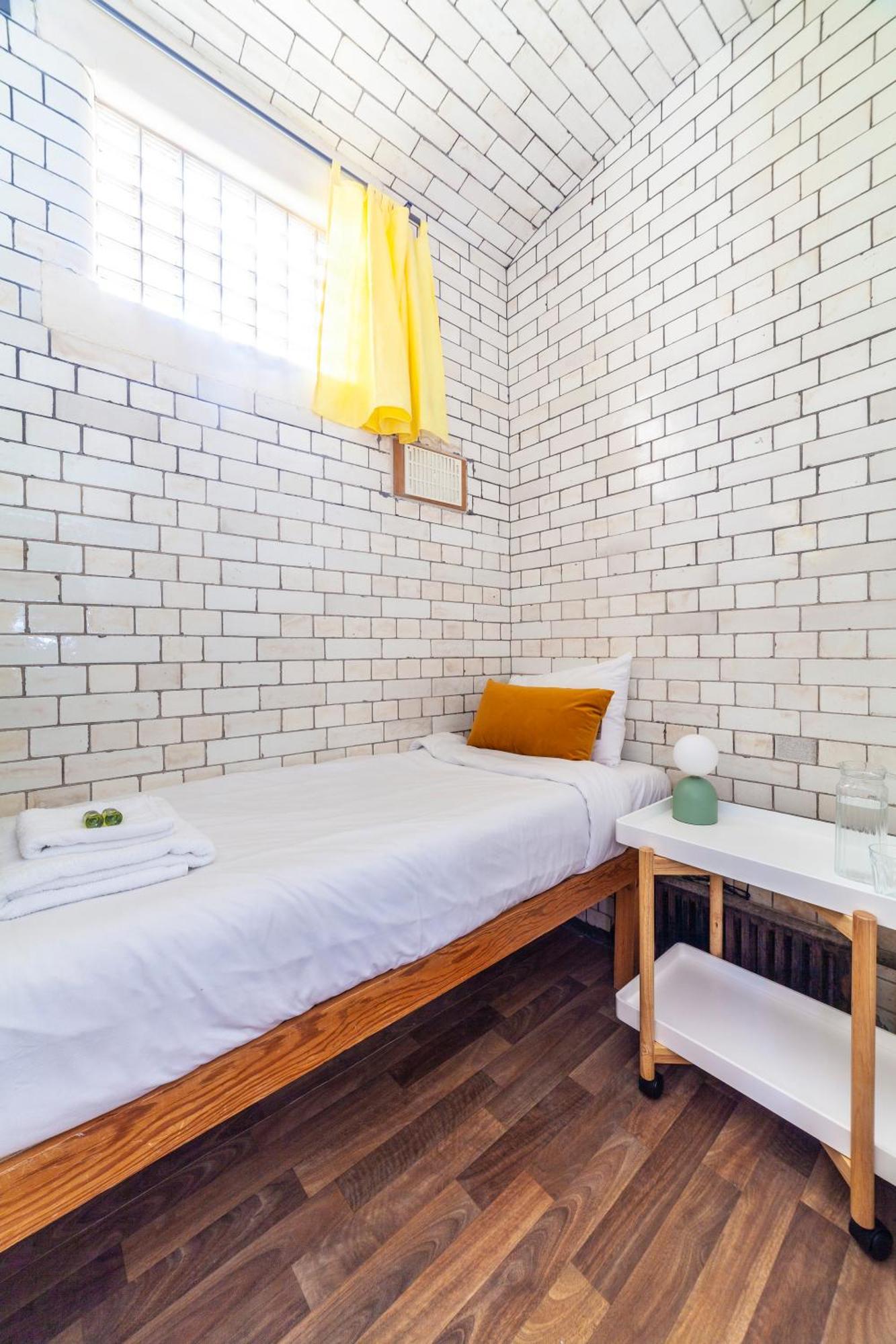 Lotus Guesthouse London Exterior photo