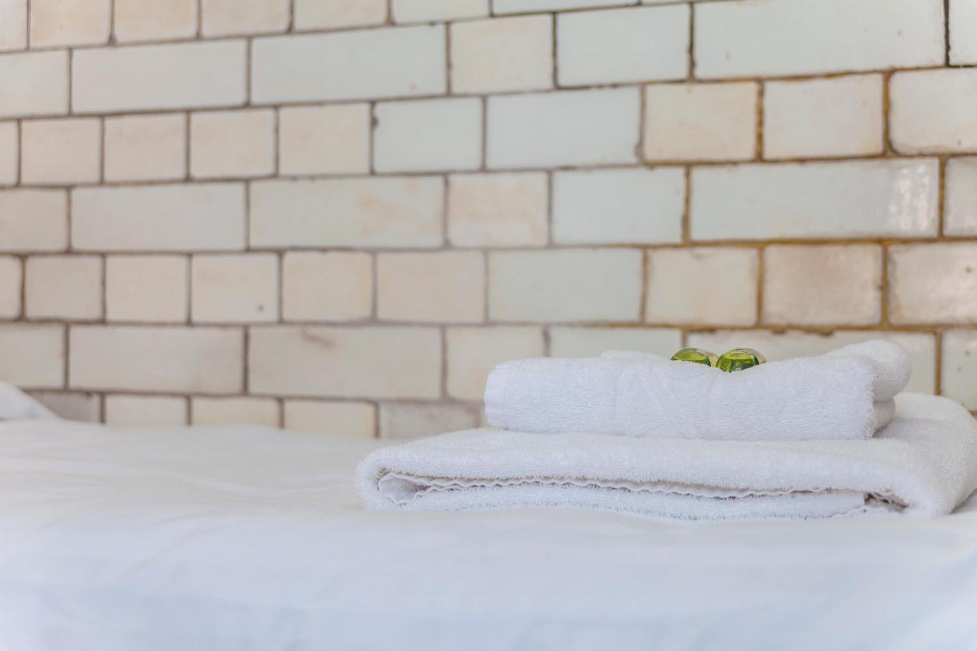 Lotus Guesthouse London Exterior photo