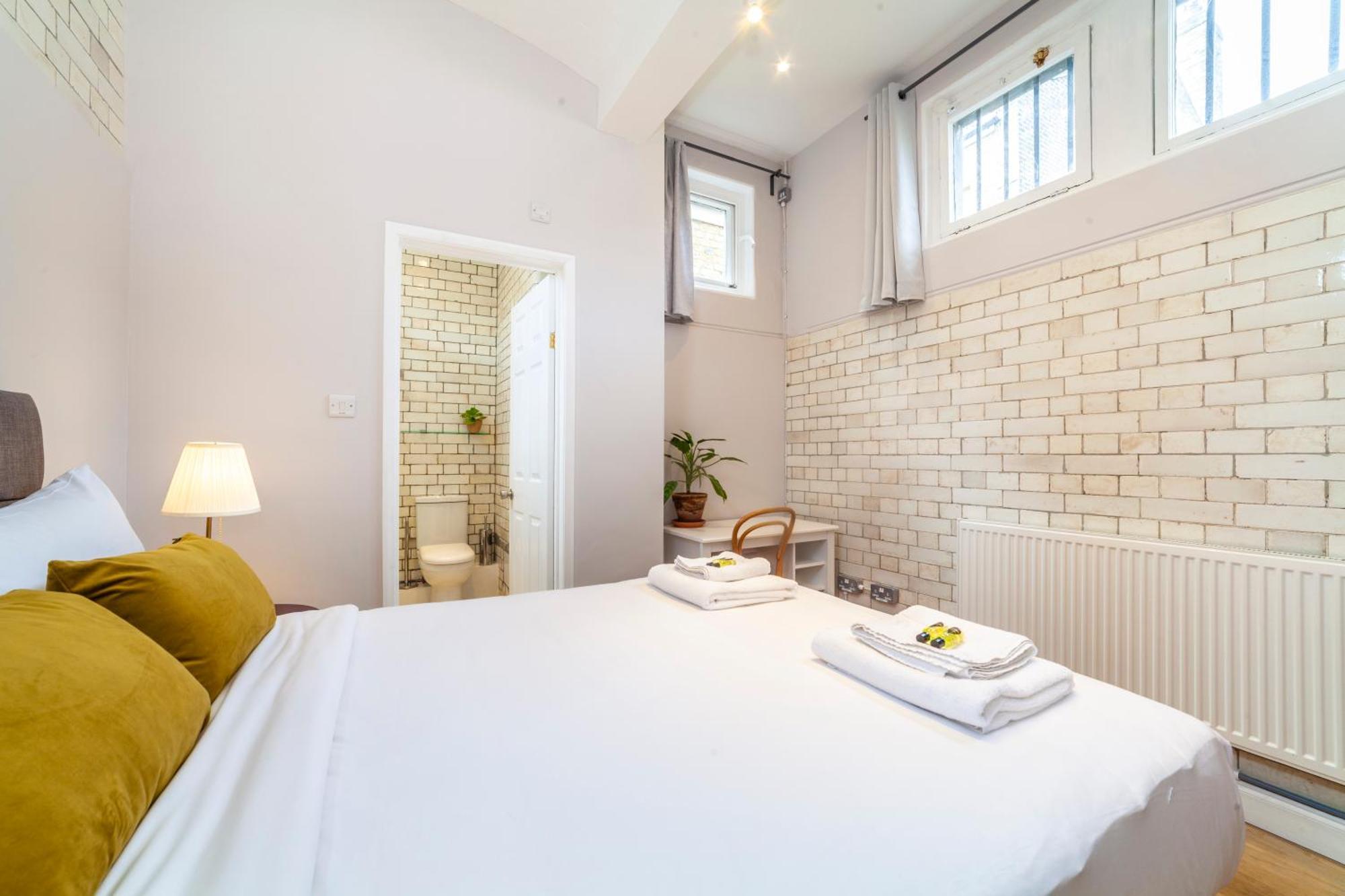 Lotus Guesthouse London Exterior photo