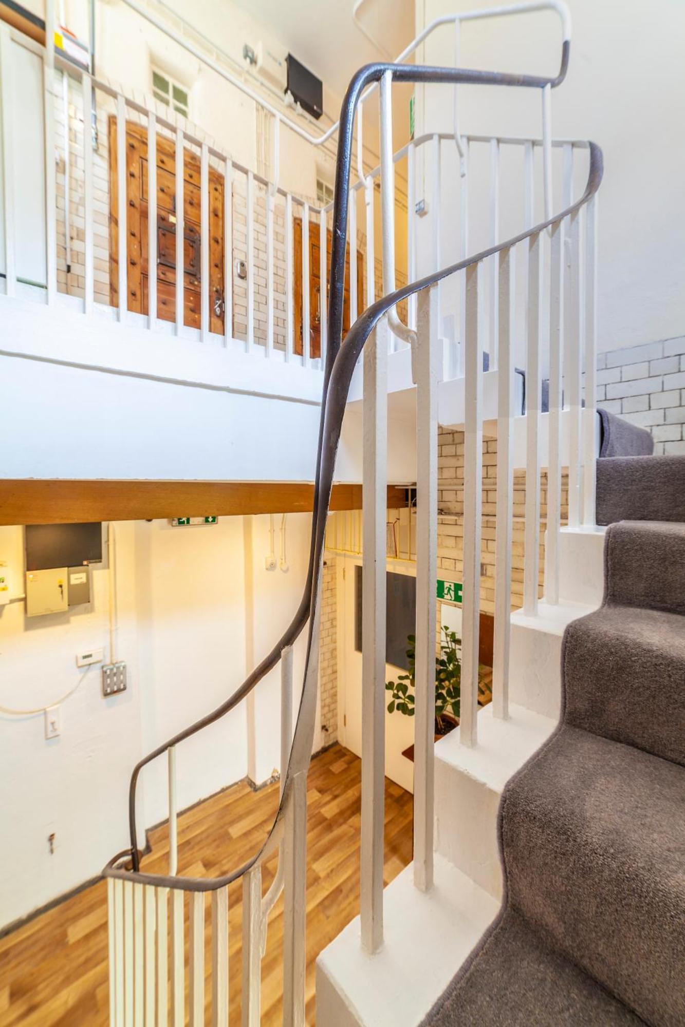 Lotus Guesthouse London Exterior photo