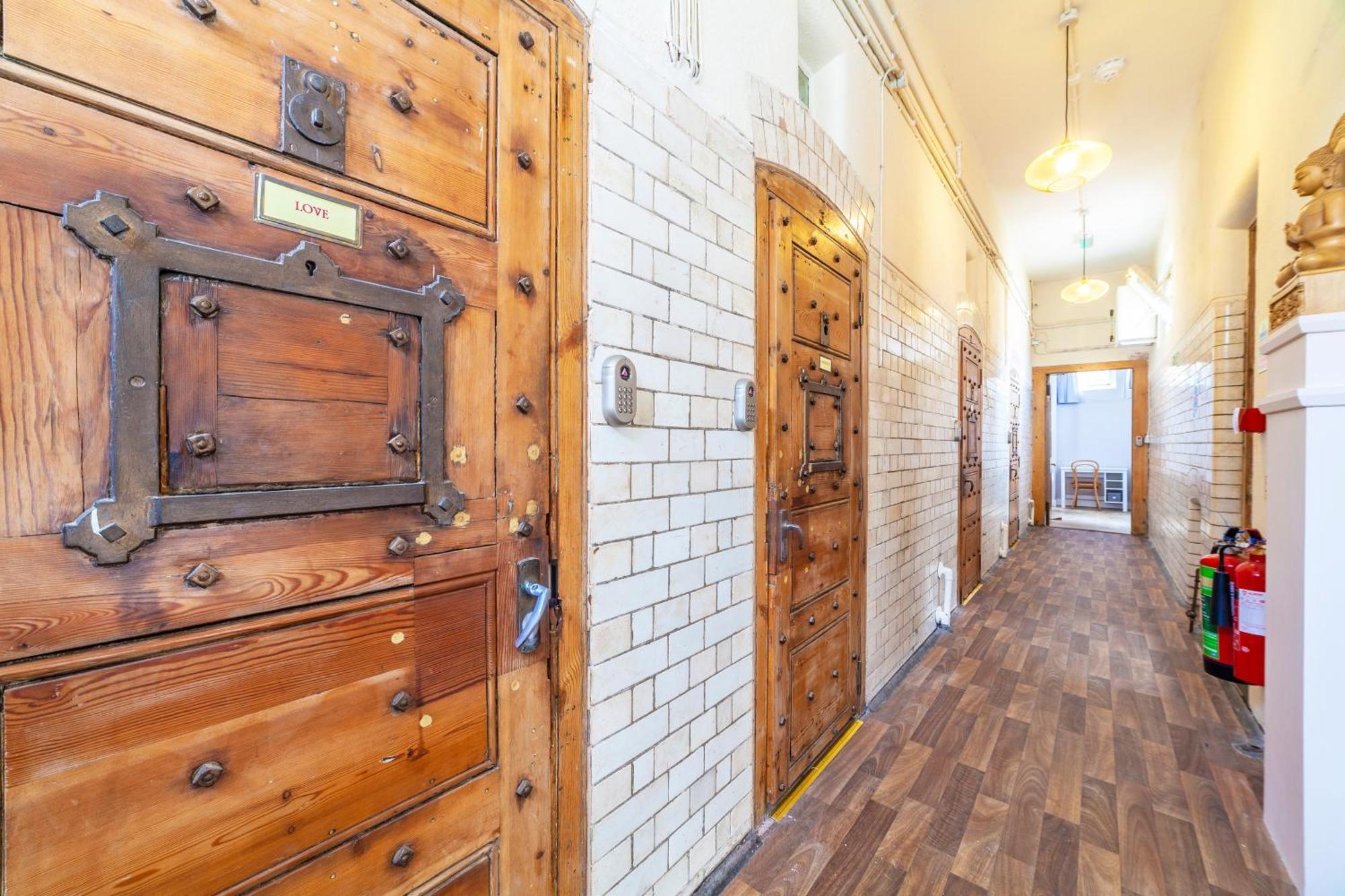 Lotus Guesthouse London Exterior photo